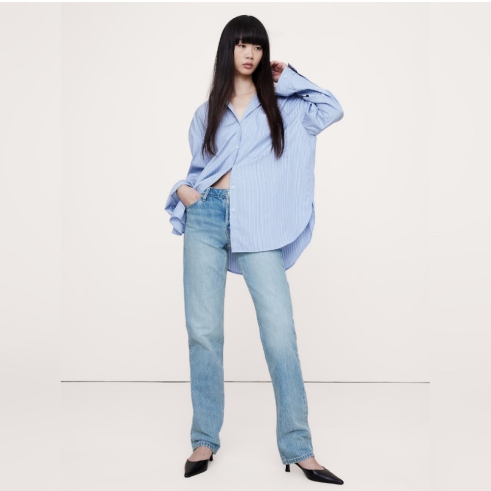 Banana Republic Mid-Rise Rigid
Straight Jean - Picture 2 of 9